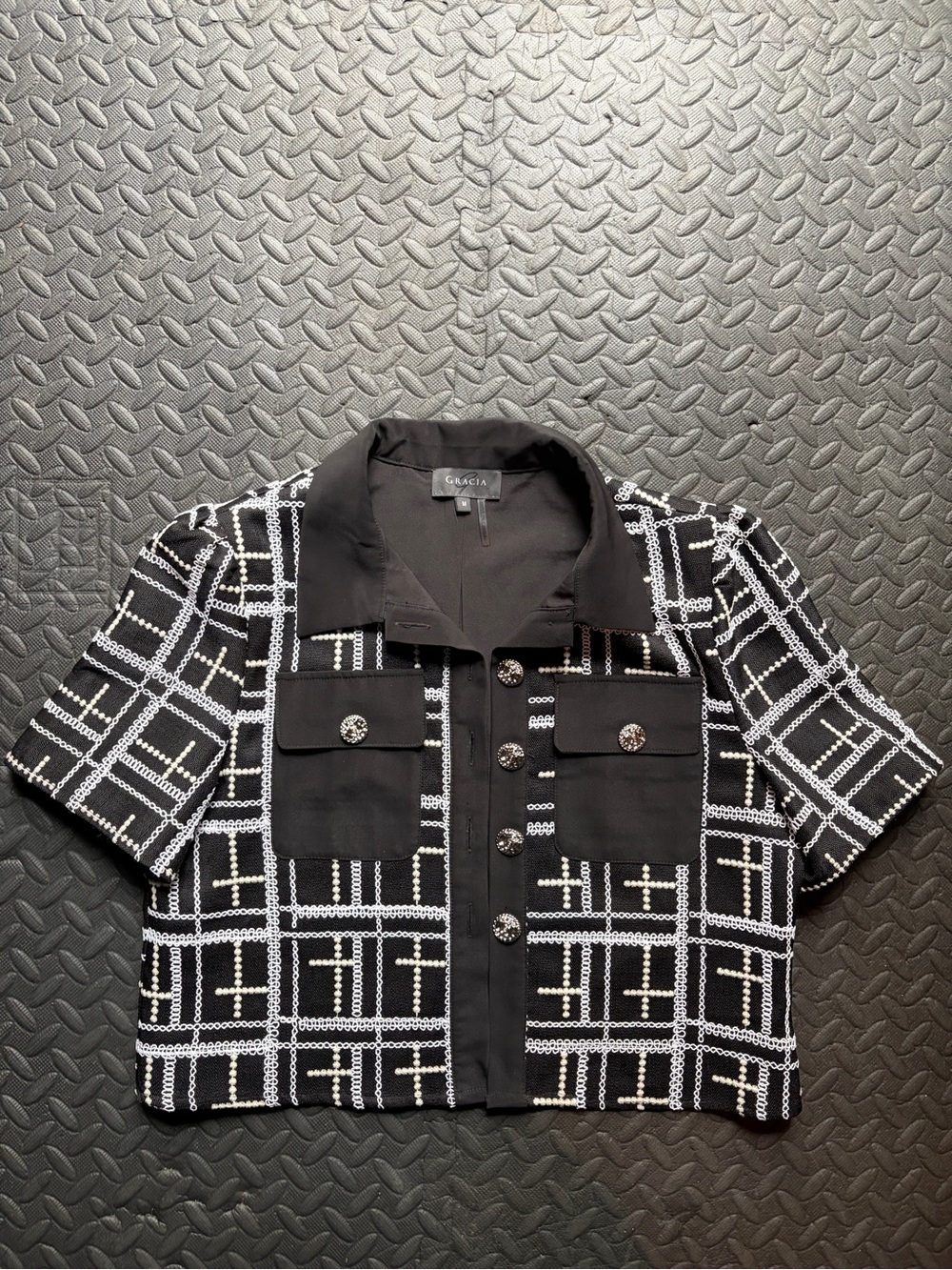 Gracia Black and White Cropped Button-Down
